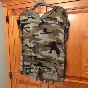 Women’s camo short sleeved shirt